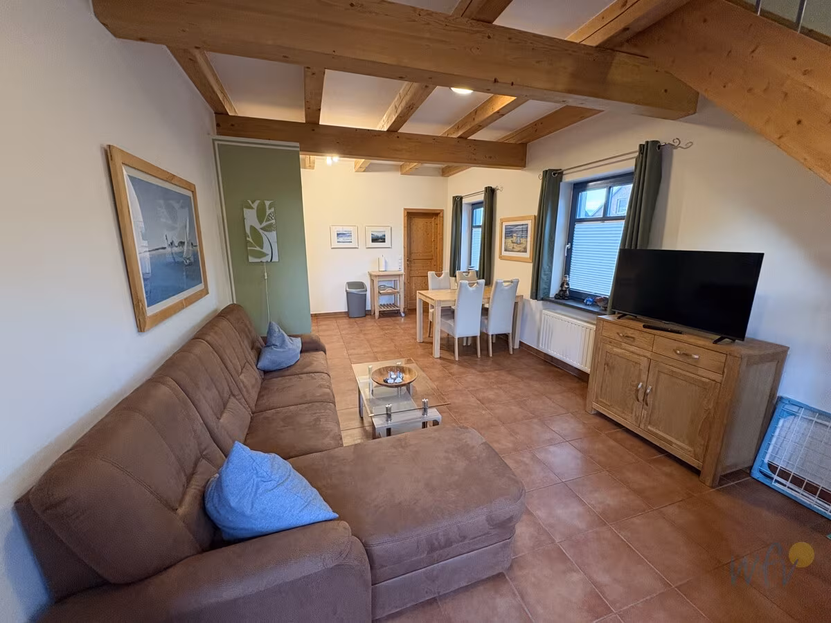 WHG 3_Wohnzimmer (1)