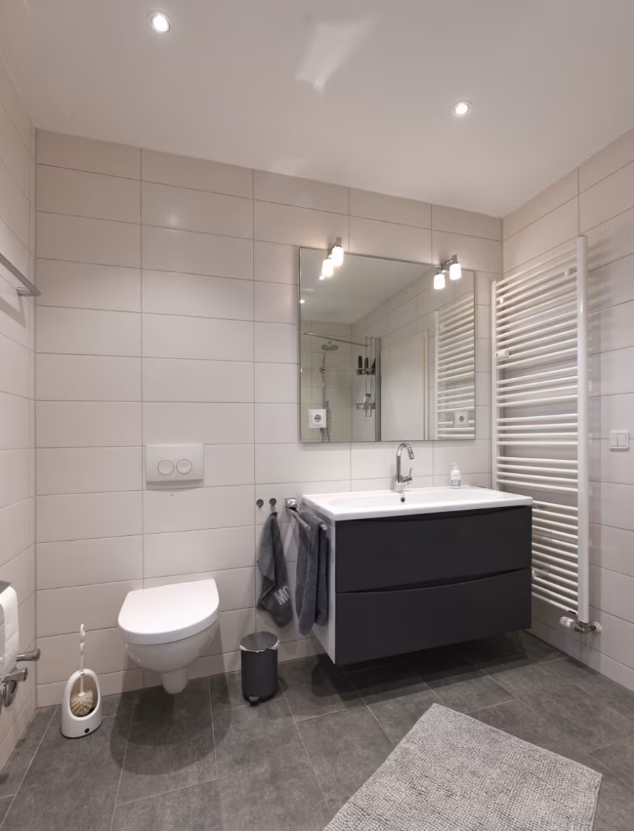 Helle 3-Zimmer-Wohnung mit sonnigem Balkon - Duschbad (42217)