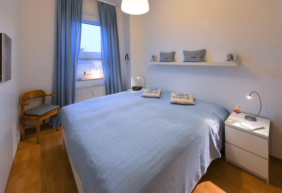Schlafzimmer 1