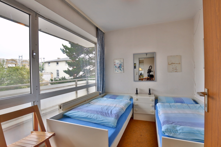 Wohnung mit großem Süd-West-Balkon, 2 Schlafzimmern und viel Potenzial - Schlafzimmer 1 (31687)