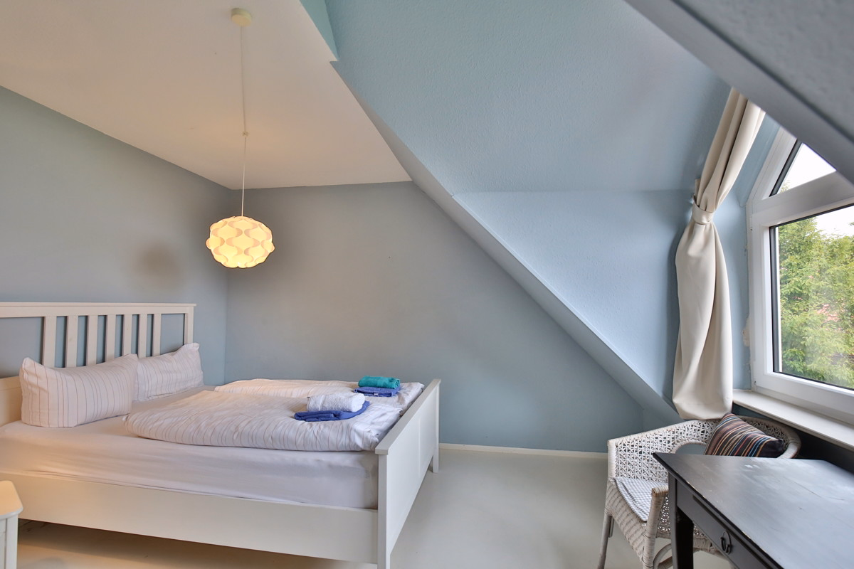 Schlafzimmer DG