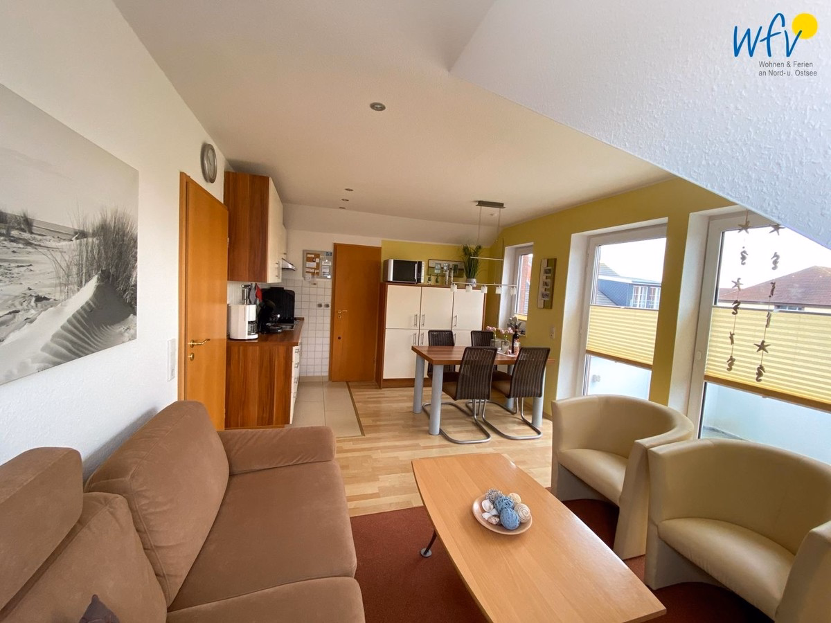Optimal geschnittene Ferienwohung mit Platz für vier Gäste und Balkon mit Blick auf den alten Leuchtturm