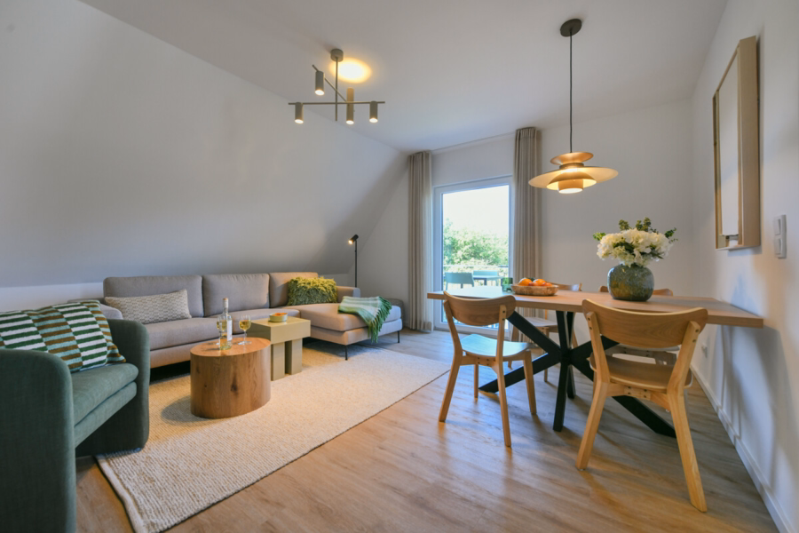 Neuwertig: Maisonette-Penthaus mit großem Küchenblock und Traum-Blick ins Grüne - Wohnzimmer (20070)