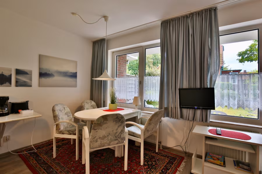 Wohnen am Wahrzeichen von Wangerooge: Erdgeschosswohnung mit sep. Schlafzimmer - Wohnzimmer (42194)