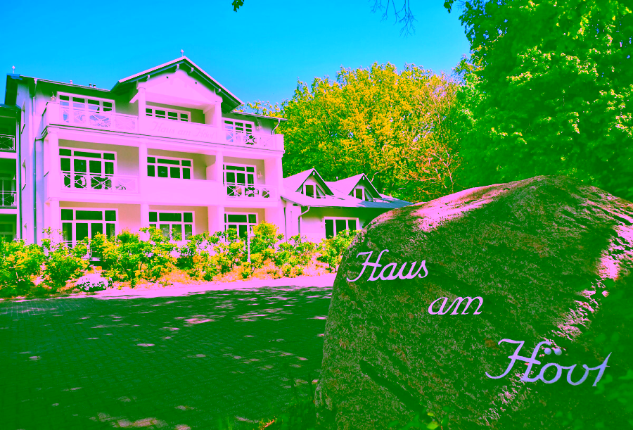 Villa im malerischen Naturidylle mit 20 Wohnungen und bestem Meerblick. (Einzelverkauf) - Aussenansicht (9730)