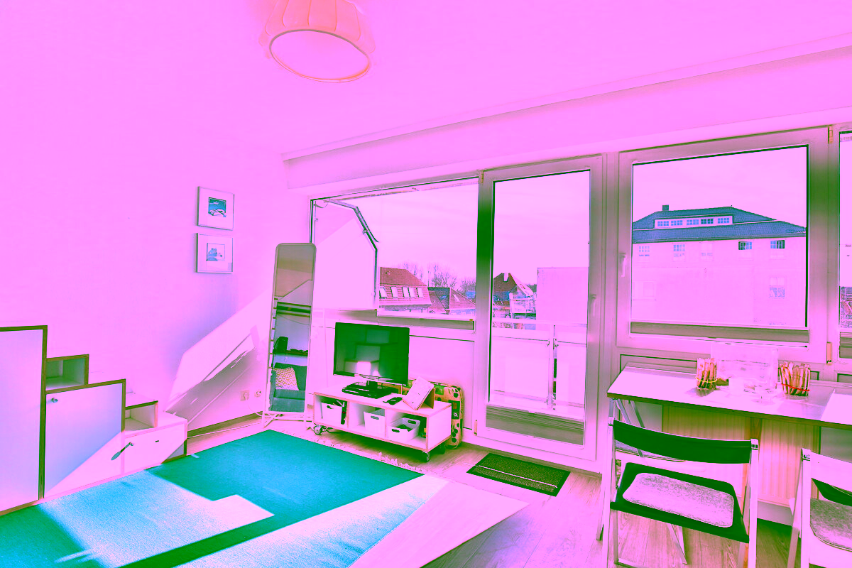 Helle Ferienwohnung mit Balkon im Haus