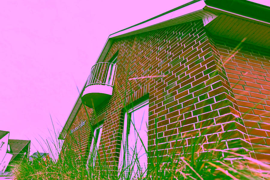 Mittendrin im Grünen: Traumhaus mit vier Wohneinheiten am Park - Fassade (10696)