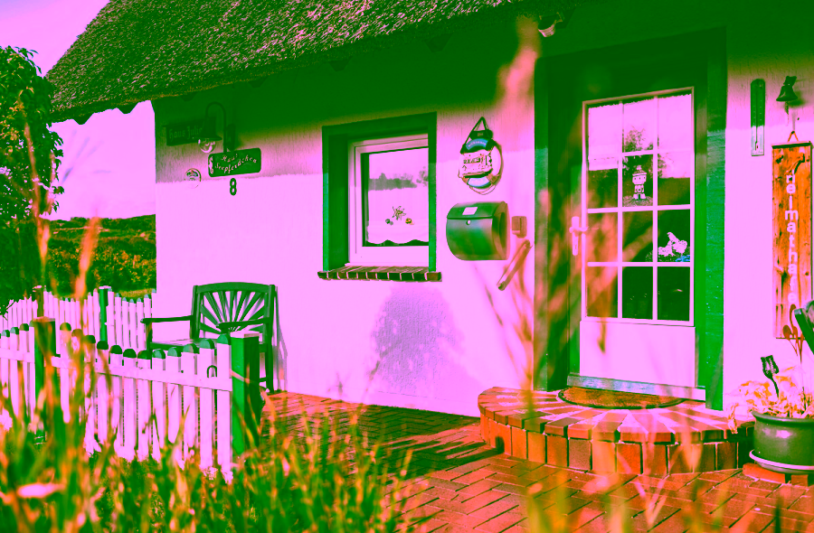 Traumhafte Lage trifft Tradition – Reetdachhaus auf Langeoog - Eingangstür (12031)