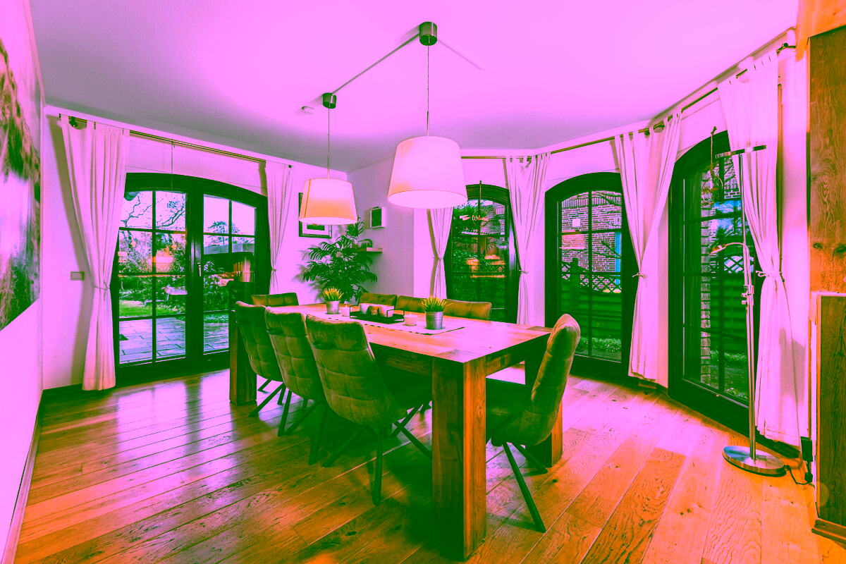 Traumhaus mit zwei WE – eine FeWo und eine Dauerwohnung. Sauna, Garten und Stellplätze.