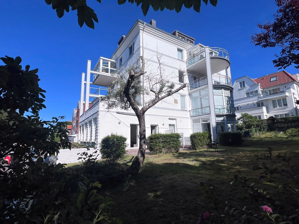 EG-Wohnung mit riesiger Terrasse und Top-Ausstattung