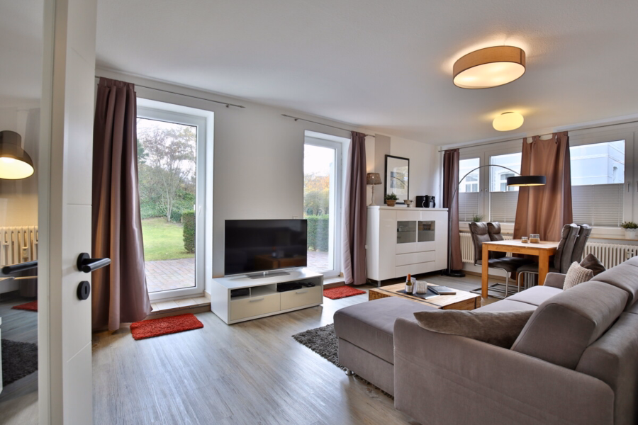 EG-Wohnung mit riesiger Terrasse und Top-Ausstattung - Wohnzimmer (31757)