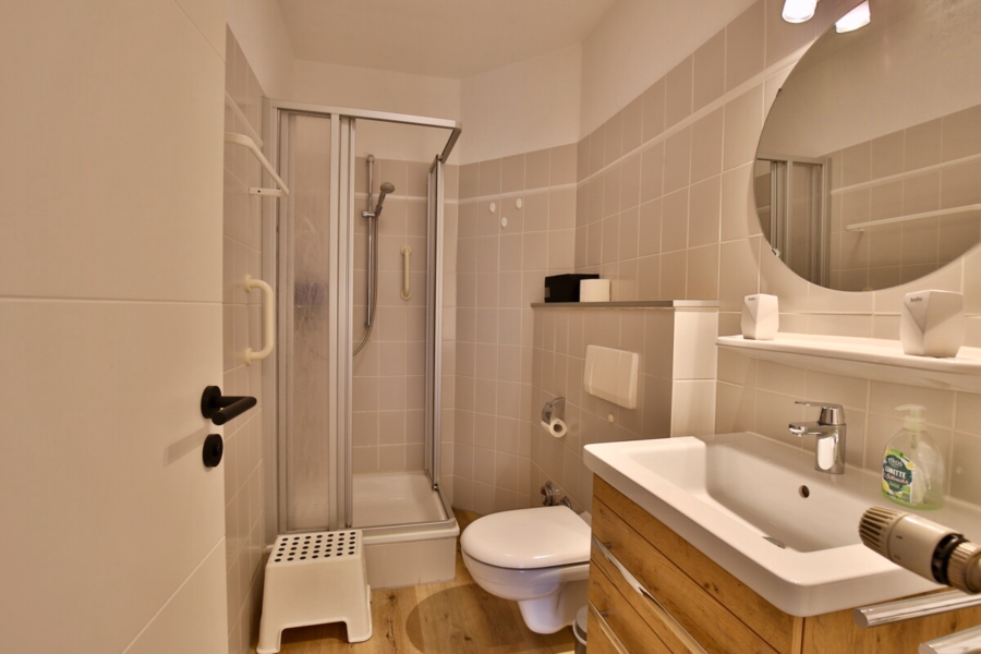 EG-Wohnung mit riesiger Terrasse und Top-Ausstattung - Badezimmer (31758)