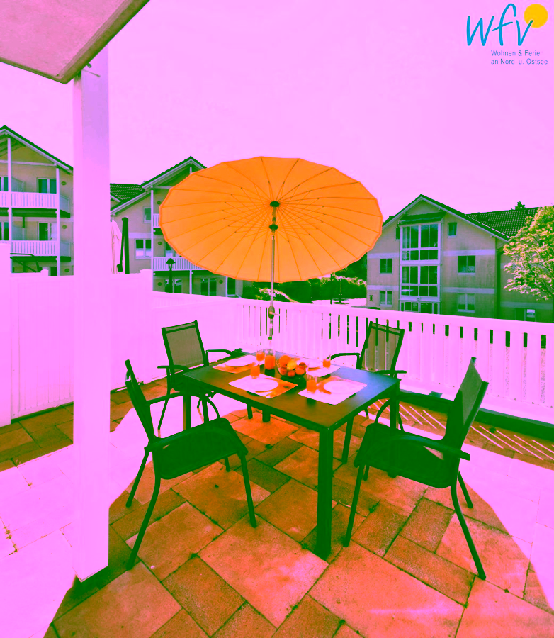 Helle 2-Zimmer-Ferienwohnung mit Tiefgarage und Keller - Balkon (9129)