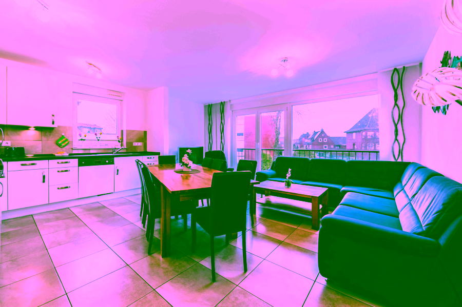 Strandnah und zentral trifft auf modern und großzügig. Wohnung mit Dachterrasse. - Wohn-, Koch- und Essbereich (10896)