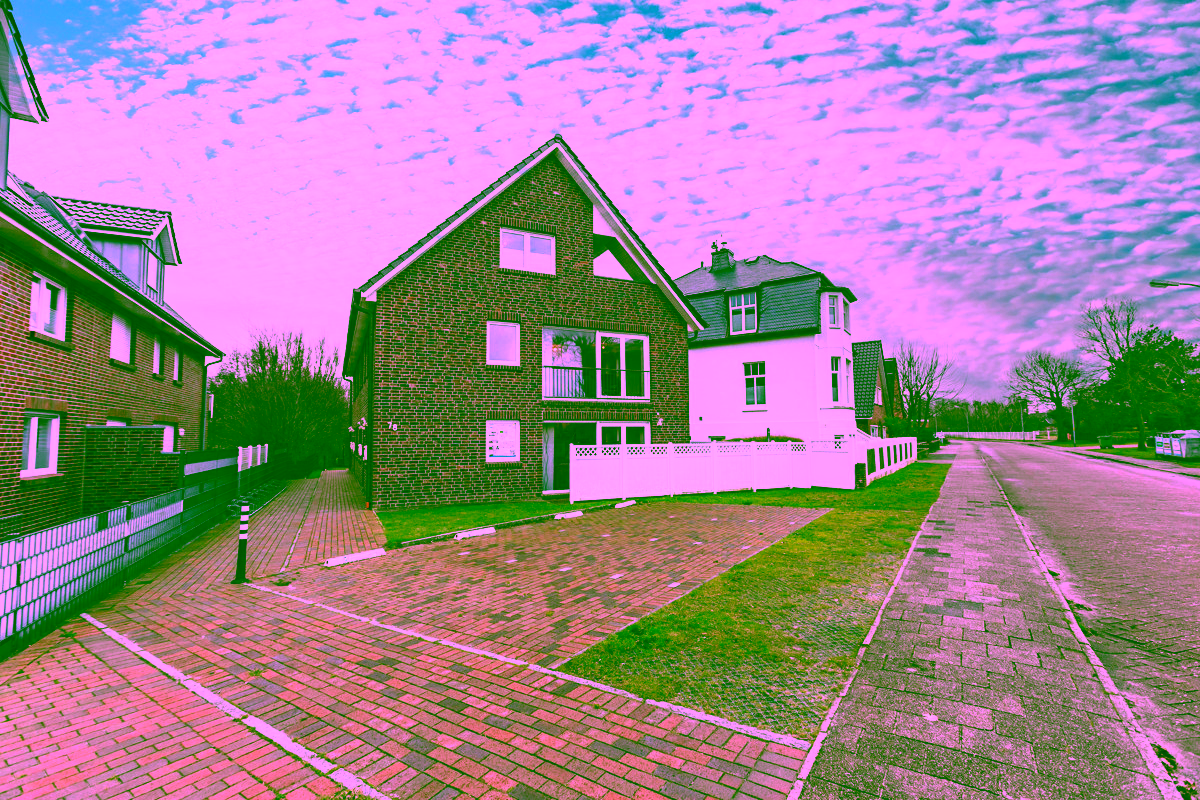 Strandnah und zentral trifft auf modern und großzügig. Wohnung mit Dachterrasse.