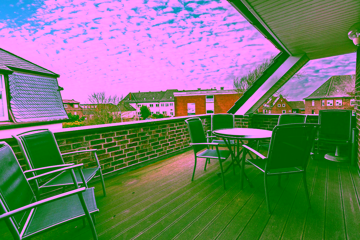 Strandnah und zentral trifft auf modern und großzügig. Wohnung mit Dachterrasse.