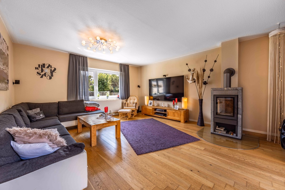 Wohnzimmer mit Kamin