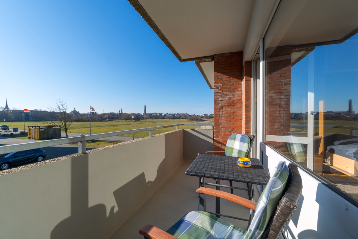 Ein-Raum-Apartment mit großem Sonnenbalkon