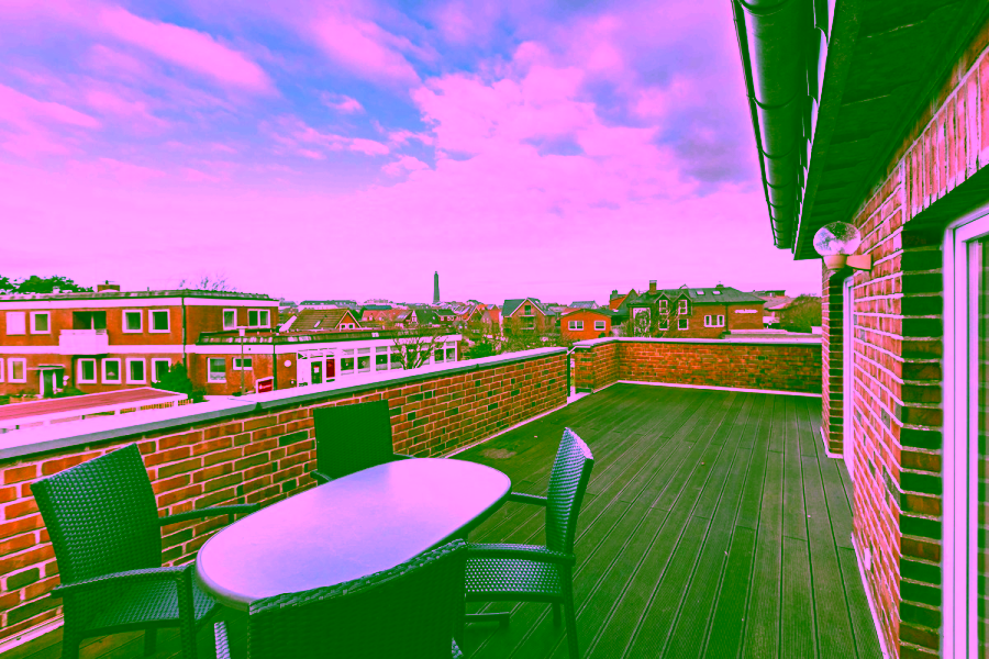 Wohnkomfort trifft auf perfekte Lage: Mehrfamilienhaus mit drei Wohneinheiten - Terrasse (10764)