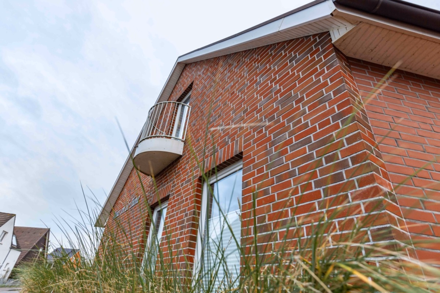 Mittendrin im Grünen! Traumhaus mit vier Wohneinheiten am Park - Fassade (13098)