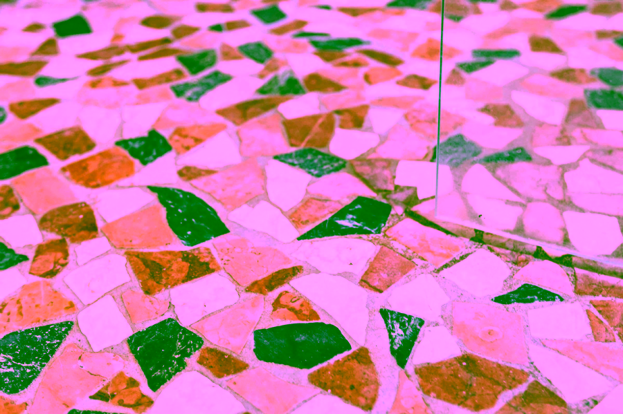 Strandnah und zentral trifft auf modern und großzügig. Wohnung mit Dachterrasse. - Fliesen (10450)