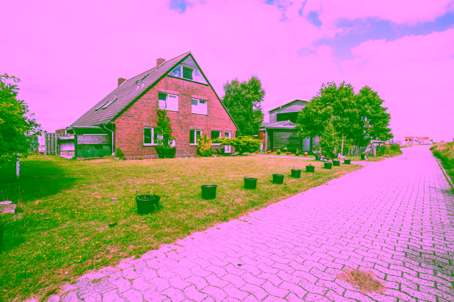 Attraktives Mehrfamilienhaus mit vielseitigen Nutzungsmöglichkeiten - Außenansicht (12079)