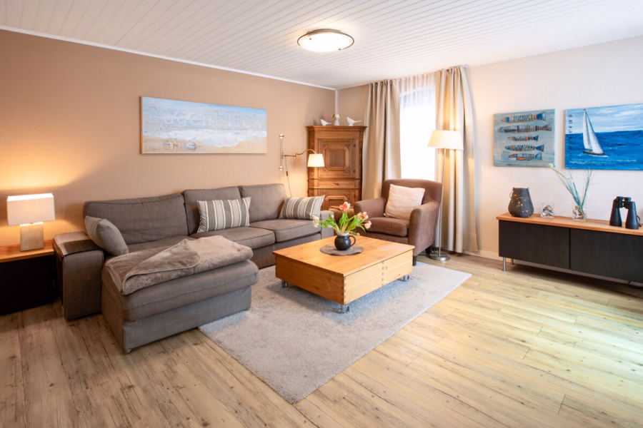 Komfortable Ferienwohnung mit Balkon und imposantem Blick auf Wattenmeer und Hafen - Wohnbereich (13023)